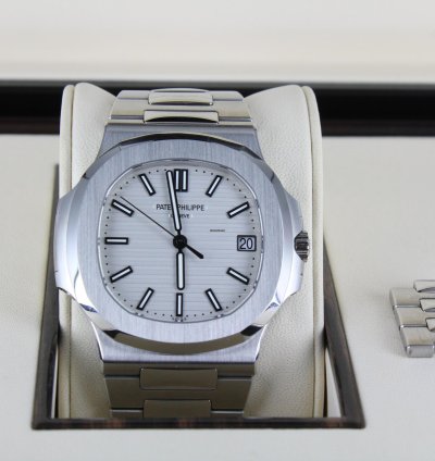 Patek Philippe Nautilus New Caliber 330