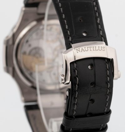 Patek Philippe Nautilus Papers Nautilus Gray Moon Phase 18k White Gold 5712g-001 Box