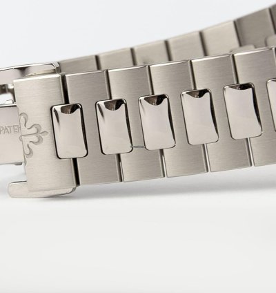 Patek Philippe Nautilus Perpetual Calendar 18kt White Gold 5740 1g-001