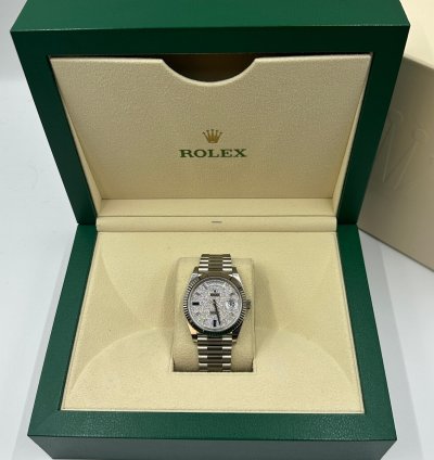 Rolex Day-date 40 Pave Diamond Dial White Gold President