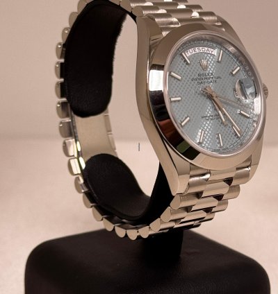 Rolex Day-date 40 Platin Waffle Dial Like New