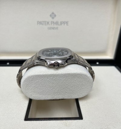 Patek Philippe Nautilus Perpetual Calendar Sunburst White Gold Blue Dial 5740 1g-001