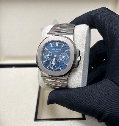 Patek Philippe Nautilus Perpetual Calendar Sunburst White Gold Blue Dial 5740 1g-001