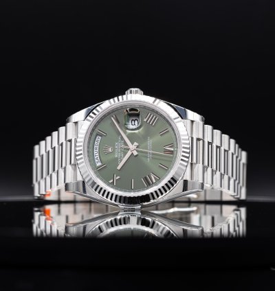 Rolex Day-date 40 Platinum Day-date 40 Olive Green Fluted 40mm 228236 2023 New Stickers
