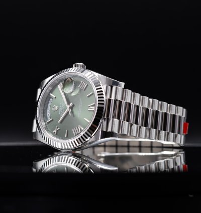 Rolex Day-date 40 Platinum Day-date 40 Olive Green Fluted 40mm 228236 2023 New Stickers