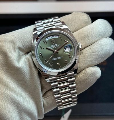 Rolex Day-date 40 Platinum Olive Green Smooth Bezel Arabic Dial 40 Mm