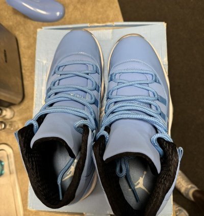 Jordan 11 Pantone