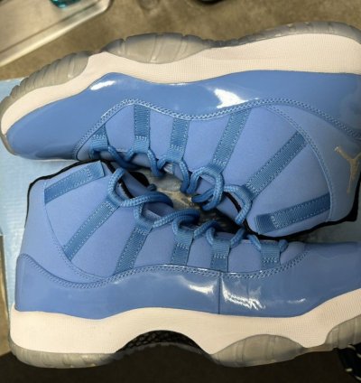 Jordan 11 Pantone