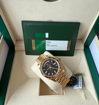 Rolex Day-date 40 President 228238 Yellow Gold Black Baguette Dial