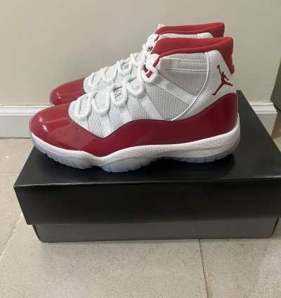 Jordan 11 Retro Cherry Sz 10us