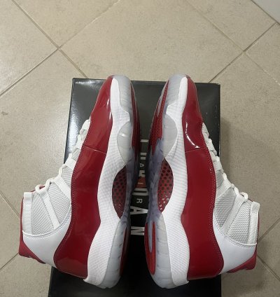 Jordan 11 Retro Cherry Sz 10us