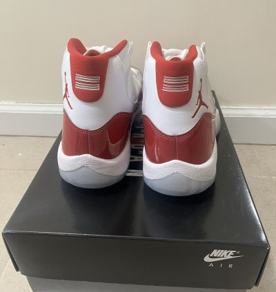 Jordan 11 Retro Cherry Sz 10us