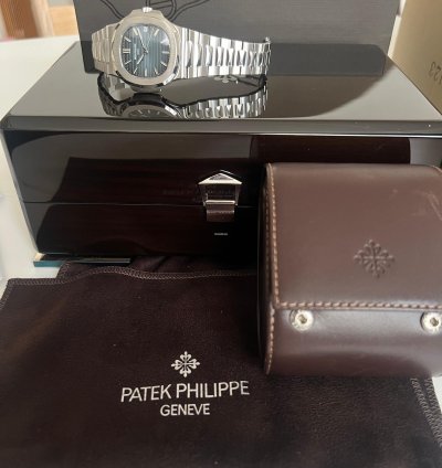 Patek Philippe Nautilus Rare Patek 5711 1a Genta Design Geneva Seal Led Dial Service