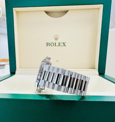 Rolex Day-date 40 President 40mm Day-date 228206 Platinum Ice Blue Roman Dial Unworn