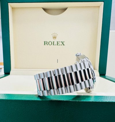 Rolex Day-date 40 President 40mm Day-date 228206 Platinum Ice Blue Roman Dial Unworn