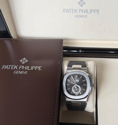 Patek Philippe Nautilus Rarely Used Full Set
