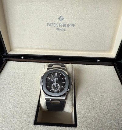 Patek Philippe Nautilus Rarely Used Full Set
