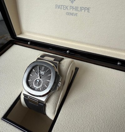 Patek Philippe Nautilus Rarely Used Full Set