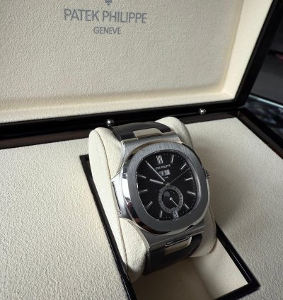 Patek Philippe Nautilus Rarely Used Full Set