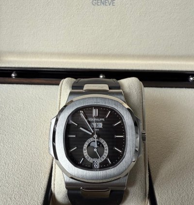 Patek Philippe Nautilus Rarely Used Full Set