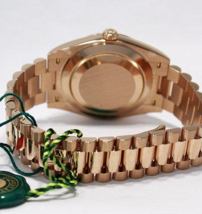 Rolex Day-date 40 President 40mm Day-date 228235 18k Rose Gold White Roman Dial Unworn