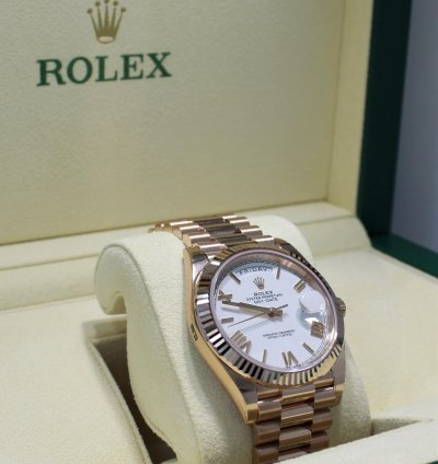 Rolex Day-date 40 President 40mm Day-date 228235 18k Rose Gold White Roman Dial Unworn