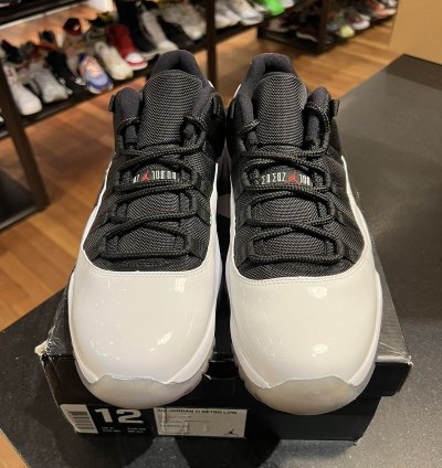 Jordan 11 Retro Low Tuxedo