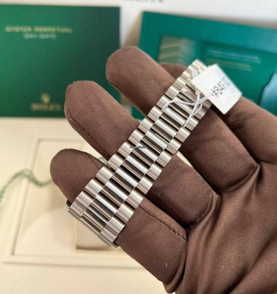 Rolex Day-date 40 Presidential Pave Diamond Dial Baguette Sapphire Diamonds