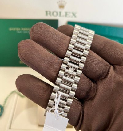 Rolex Day-date 40 Presidential Pave Diamond Dial Baguette Sapphire Diamonds