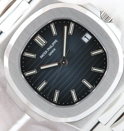 Patek Philippe Nautilus Ref 5711 1a-010 Super Full Set Really Like New Never Polished