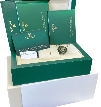 Rolex Daytona New Unworn Stickers Rolex Daytona Cosmograph 126500 Papers White Panda Watch Box