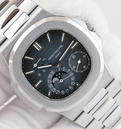 Patek Philippe Nautilus Ref 5712 1a-001 Super Full Set Excellent Conditions