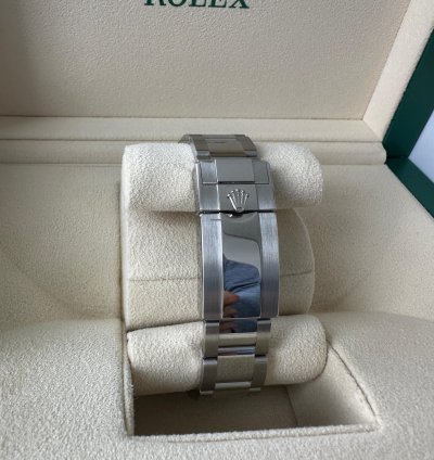 Rolex Daytona Newest Model Full Set Box And Papers Unworn