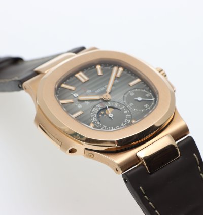 Patek Philippe Nautilus Ref 5712 1r-001 Rose Gold Brown Dial Full Set Year 2014 Excellent Conditions