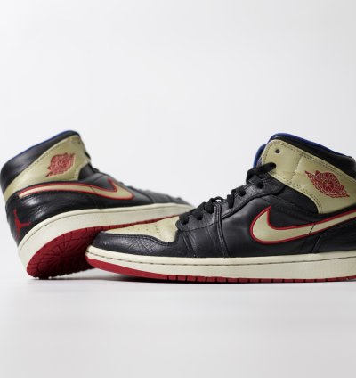 2013 Air Jordan 1 Mid Black Gold Red
