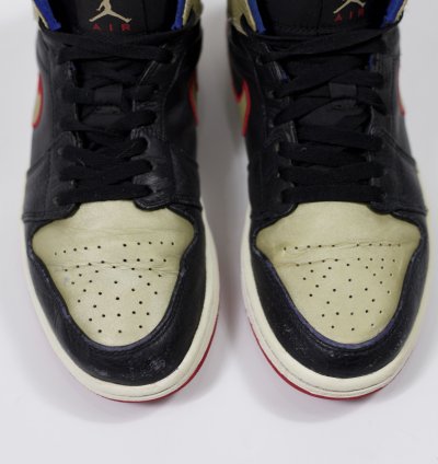 2013 Air Jordan 1 Mid Black Gold Red