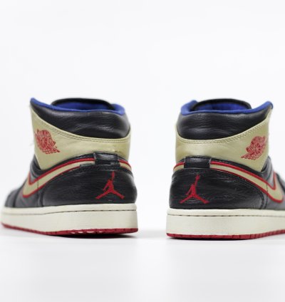 2013 Air Jordan 1 Mid Black Gold Red