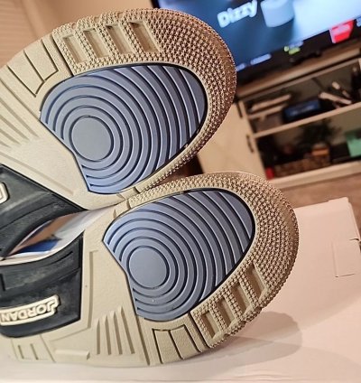 Jordan 3 Unc