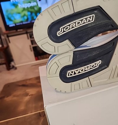 Jordan 3 Unc