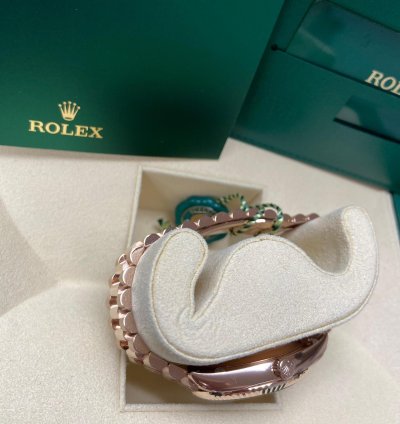 Rolex Day-date 40 Rose Gold Day-date 40mm Sundust Tapestry Stick Dial 228235 2022 New