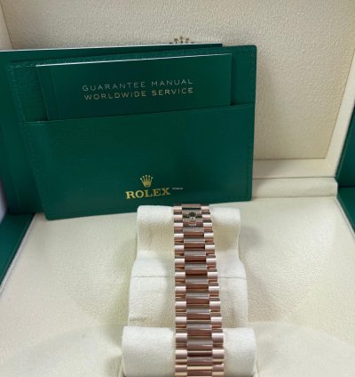 Rolex Day-date 40 Rose Gold Olive Green Roman Dial Diamond Bezel 228345rbr