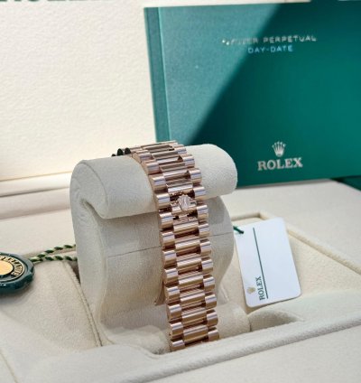 Rolex Day-date 40 Rose Gold Olive Roman Dial Diamond Bezel 2023