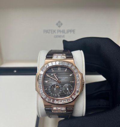Patek Philippe Nautilus Rose Gold Diamond Bezel Moon Phase Brown Dial 5724r 001