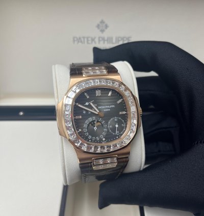 Patek Philippe Nautilus Rose Gold Diamond Bezel Moon Phase Brown Dial 5724r 001