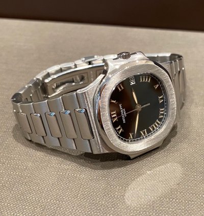 Patek Philippe Nautilus Stainless Steel 37mm Black Roman Numeral Dial Mint Condition 3800 1a-001