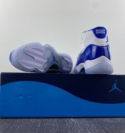 Nike Air Jordan 11 Retro High Wmns barons Blue Sneakers
