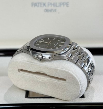 Patek Philippe Nautilus Stainless Steel Green Dial 2021