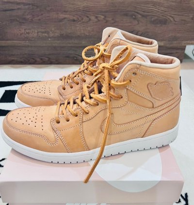 2015 Vintage Nike Air Jordan Pinnaclevachetta Tan Sneakers