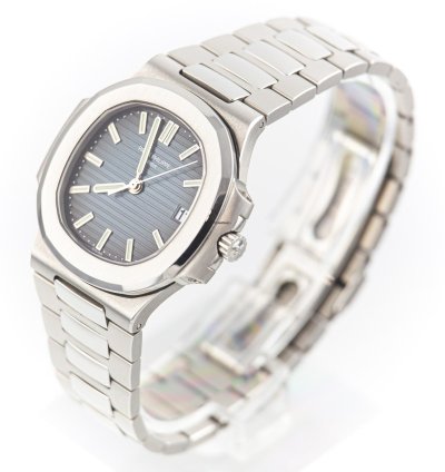 Patek Philippe Nautilus Steel Blue Dial 5800 1a-001 Full Set