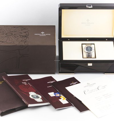 Patek Philippe Nautilus Steel Blue Dial 5800 1a-001 Full Set